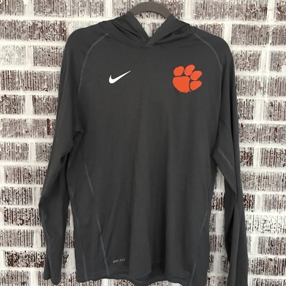 Large Men’s Nike DriFit Pullover